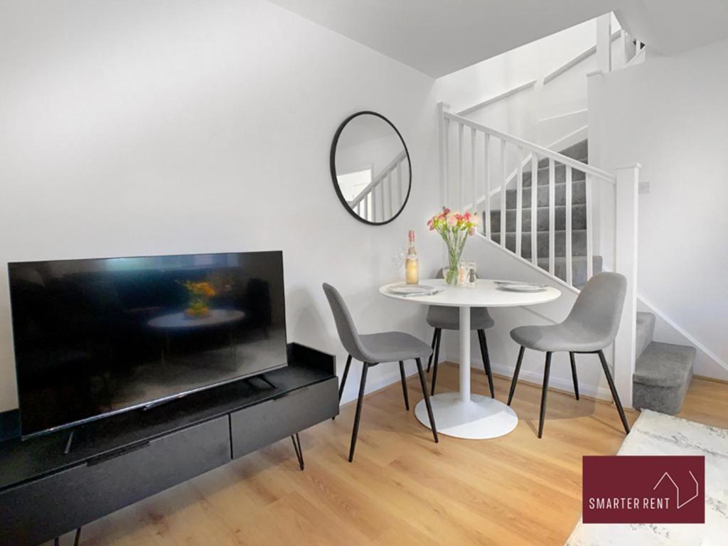 Wokingham - 2 Bed Modern House - Parking Apartment Exterior photo